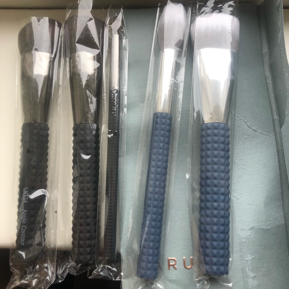 FIVE Laruce makeup brushes